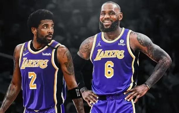 汪涵陪儿子参加马术比赛，嚼槟榔一脸享受，与老婆交替带娃引热议