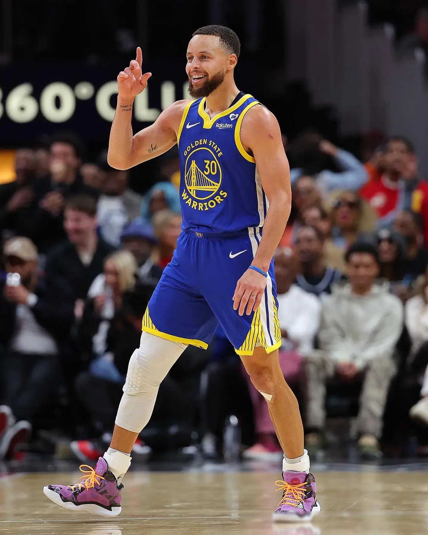 与更透明的 与更透明的