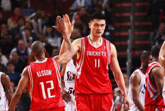 德甲第17轮激战将启！拜仁多特迎挑战，保级大战一触即发